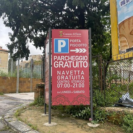 Ferienwohnung La Casa Sulla Piazza Enna Exterior foto