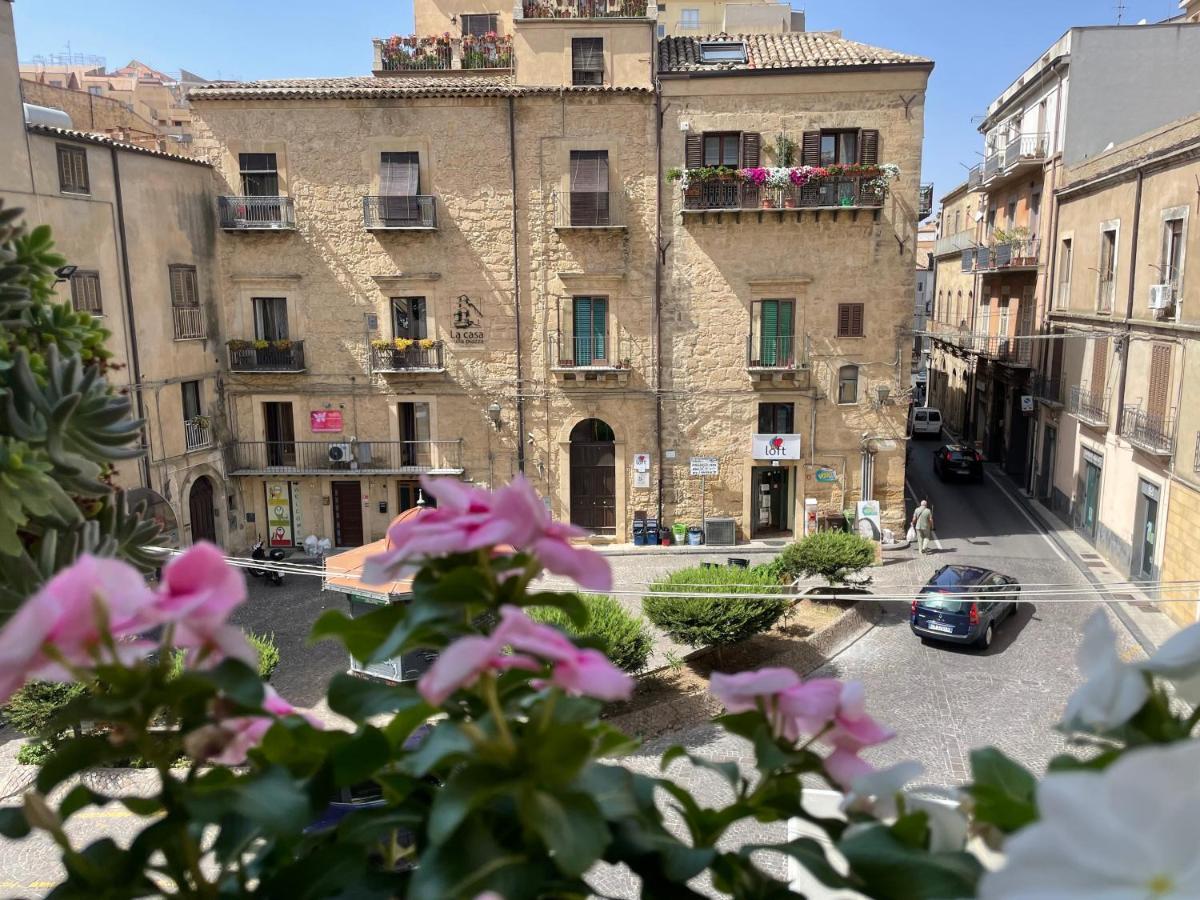 Ferienwohnung La Casa Sulla Piazza Enna Exterior foto